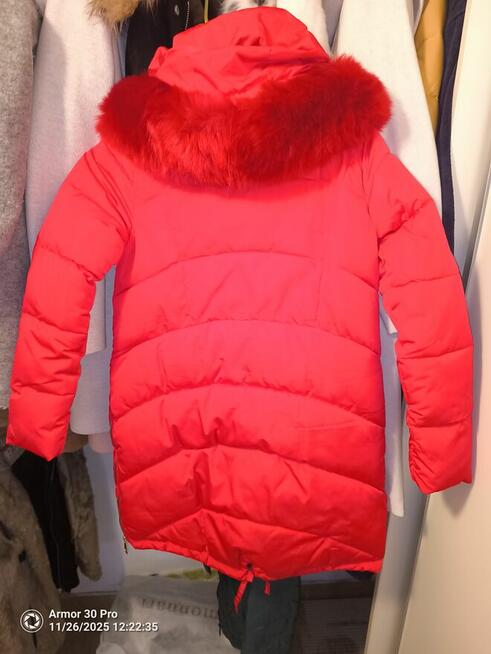 Sprzedam ciepla kurke damską zimowa z kapturem.