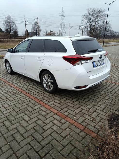 Toyota Auris 1.8 Premium hybryd +CNG 2018 kombi