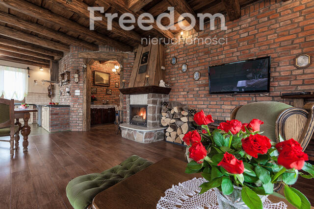 Dom Elbląg/Bielnik II, nad Nogatem Cegła, mur pruski, wiele elementów drewnianych i kamień