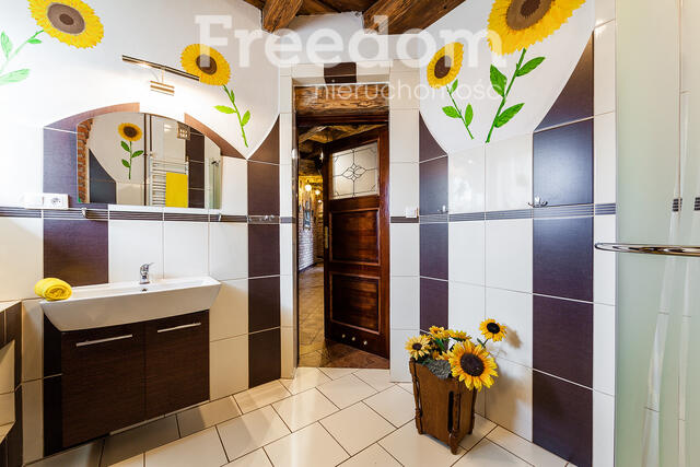 Dom Elbląg/Bielnik II, nad Nogatem Cegła, mur pruski, wiele elementów drewnianych i kamień