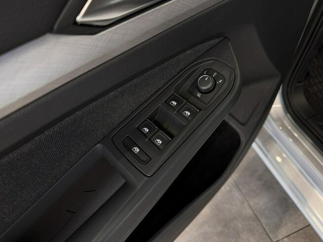 Volkswagen Golf Variant Life 1.5TSI 130KM M6 2022 r., salon PL, I właściciel, f-a VAT