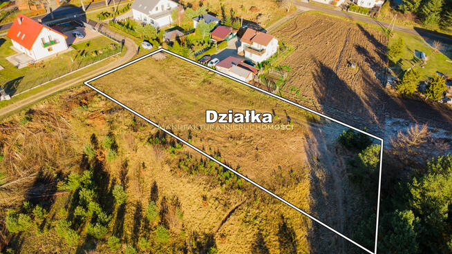 Wyjątkowa działka budowlana. Las i jezioro.