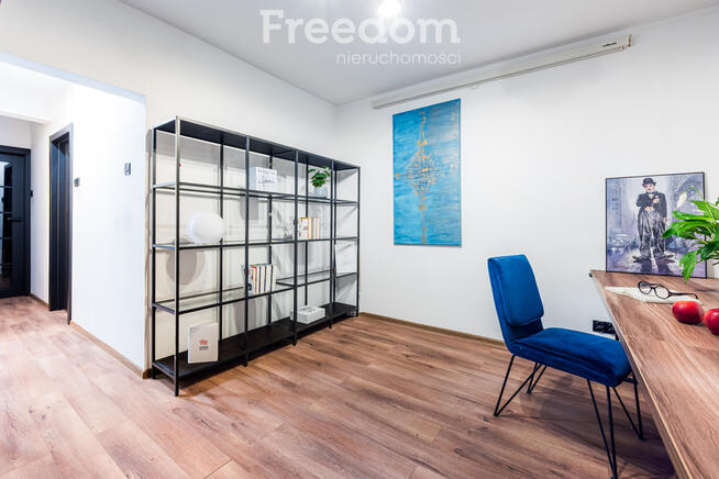 3 pokoje, 2 poziomy, Metro, balkon, parking.