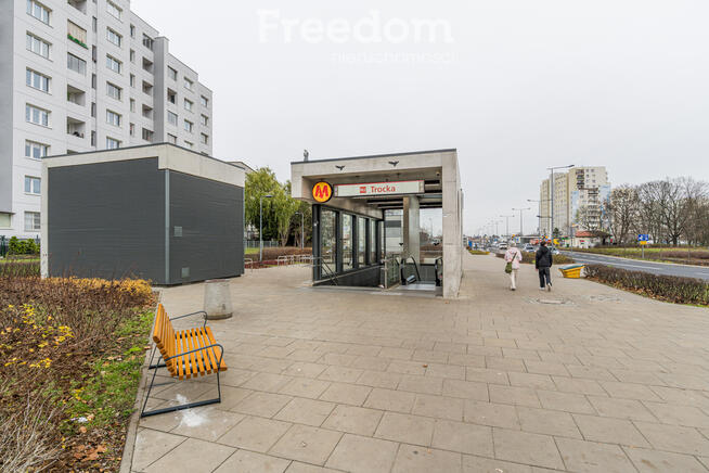 3 pokoje, 2 poziomy, Metro, balkon, parking.