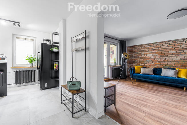 3 pokoje, 2 poziomy, Metro, balkon, parking.