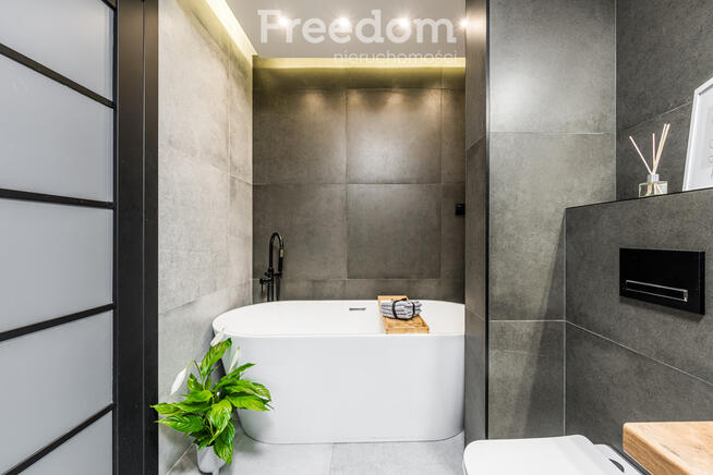 3 pokoje, 2 poziomy, Metro, balkon, parking.