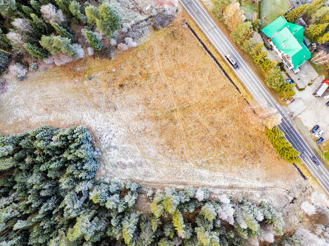 Działka przy głównej drodze w Harklowej