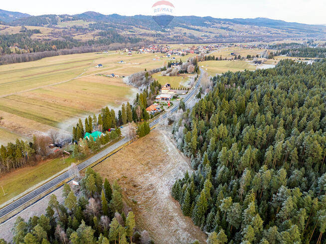 Działka przy głównej drodze w Harklowej