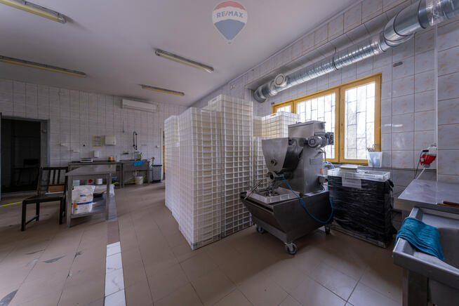 Budynek produkcyjny z zapleczem hotelowym