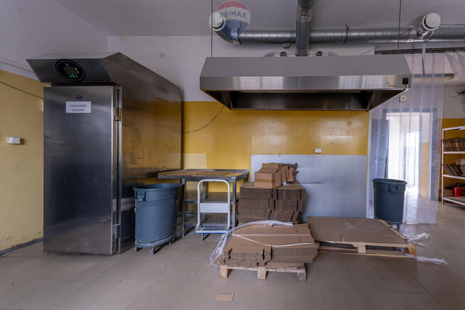 Budynek produkcyjny z zapleczem hotelowym