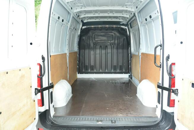 Renault Master sredniak L2H2 3 osobowy lift pełna opcja