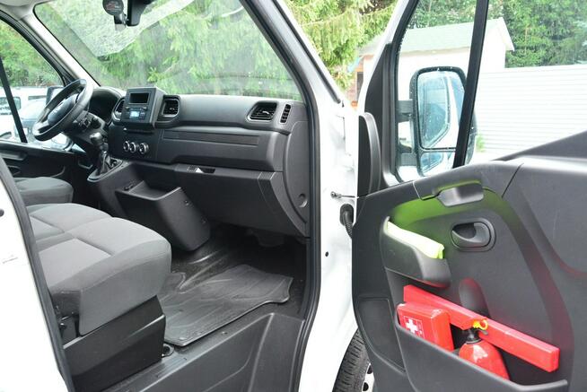 Renault Master sredniak L2H2 3 osobowy lift pełna opcja