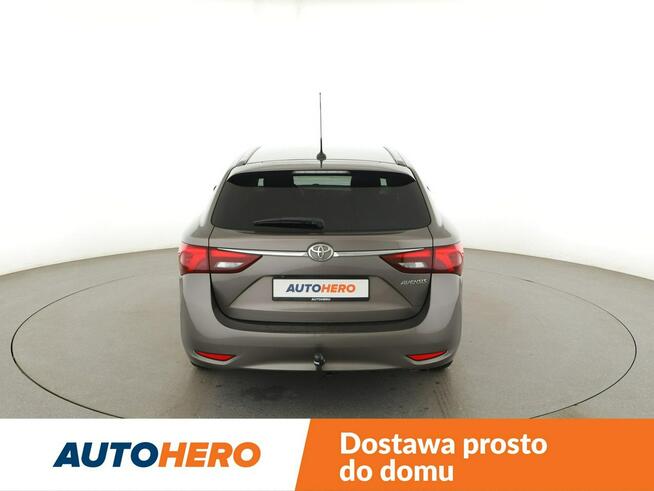 Toyota Avensis Edition-S automat navi grzane fotele kamera hak tempomat