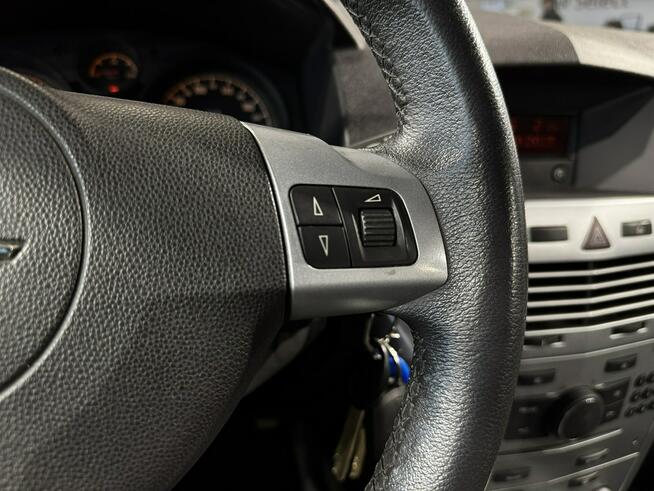 Opel Astra 1.6 116KM M5 2011 r., salon PL, klimatyzacja, komplet opon