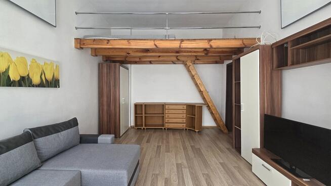 Duża kawalerka z antresolą, Centrum!