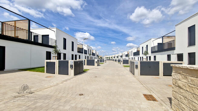 Mieszkanie Atrialne 82,49m2 +ogród 17,01m2 + taras 21,95m2 + mp/ Jagodno