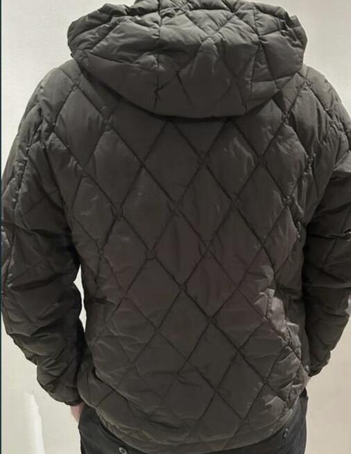 Męska kurtka z kapturrm lekko ocieplana marki Massimo Dutti