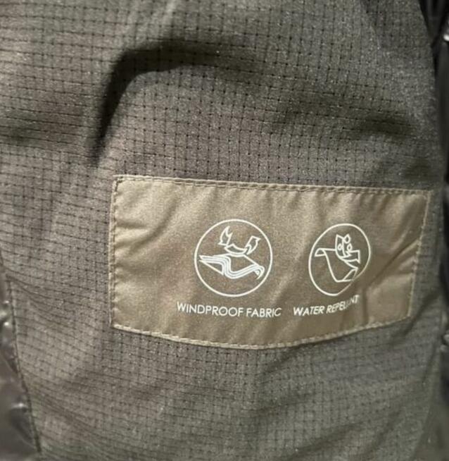 Męska kurtka z kapturrm lekko ocieplana marki Massimo Dutti