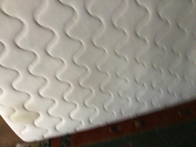 Oddam lozko z materacem