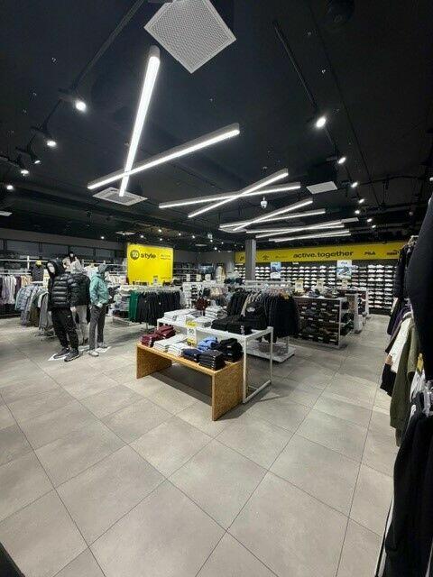 Meble do sklepu odzieżowego, obuwniczego. STAN BARDZO DOBRY!