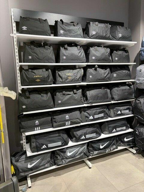 Meble do sklepu odzieżowego, obuwniczego. STAN BARDZO DOBRY!