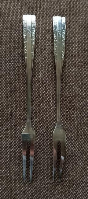 2 platerowane widelce do wędlin firmy HEFRA wzór wschodni.