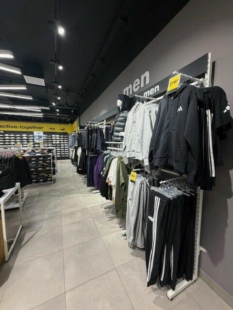 Meble do sklepu odzieżowego, obuwniczego. STAN BARDZO DOBRY!