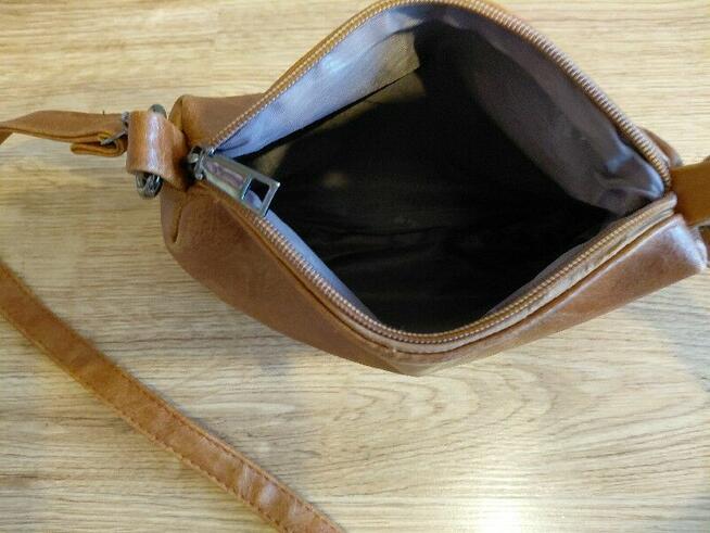 Mała brązowa torebka na ramię crossbody