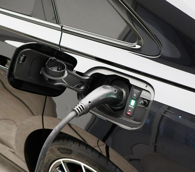 Audi A8 60TFSI e Quattro S-Line MatrixHD B&O Kamery360 ACC Pneumatyka