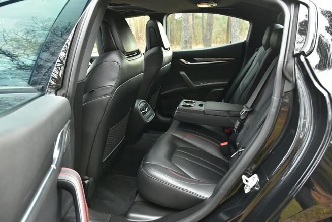 Maserati Ghibli Nerissimo edition 3.0V6 350KM 2017r. lift BEZWYPADKOWY idealny