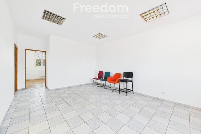 Dwupoziomowy obiekt po remoncie z biurami i magazy