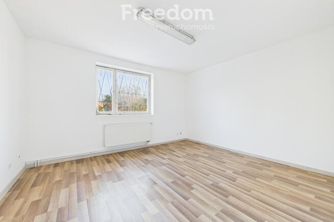 Dwupoziomowy obiekt po remoncie z biurami i magazy