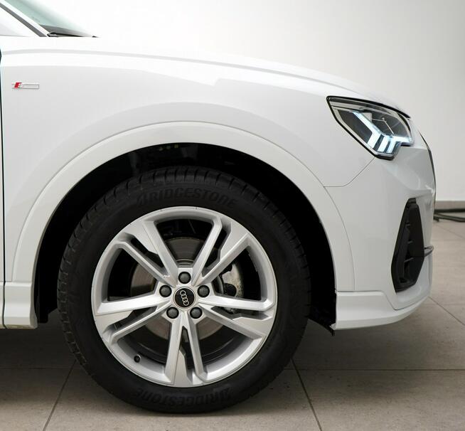 Audi Q3 35TFSI 150KM MANUAL Sline Kamera LED Ambiente Black Tempomat ACC