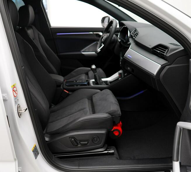 Audi Q3 35TFSI 150KM MANUAL Sline Kamera LED Ambiente Black Tempomat ACC