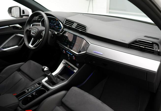 Audi Q3 35TFSI 150KM MANUAL Sline Kamera LED Ambiente Black Tempomat ACC