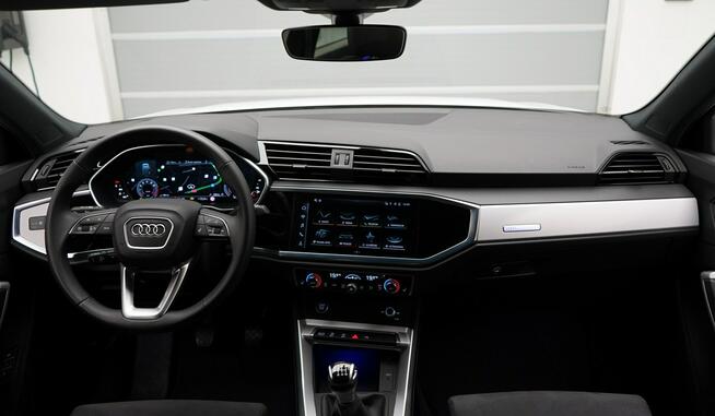 Audi Q3 35TFSI 150KM MANUAL Sline Kamera LED Ambiente Black Tempomat ACC