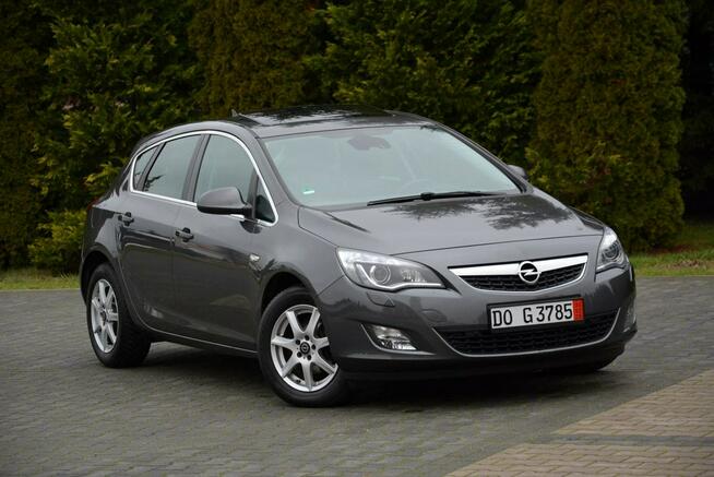 Opel Astra Cosmo Sport Xenon Ledy Navi MMI Szyberdach 2xParktonic Klimatronic