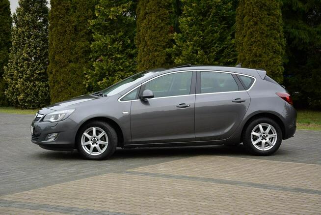 Opel Astra Cosmo Sport Xenon Ledy Navi MMI Szyberdach 2xParktonic Klimatronic