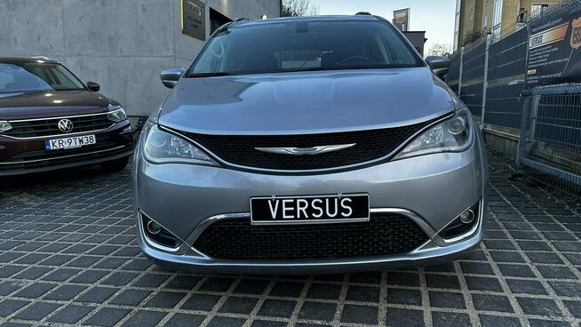 Chrysler Pacifica Limited - Doskonały Minivan dla Wymagających Rodzin