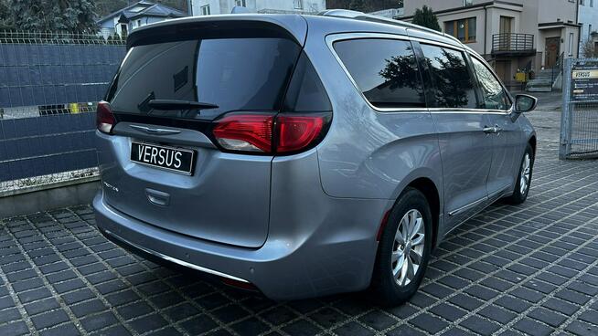 Chrysler Pacifica Limited - Doskonały Minivan dla Wymagających Rodzin