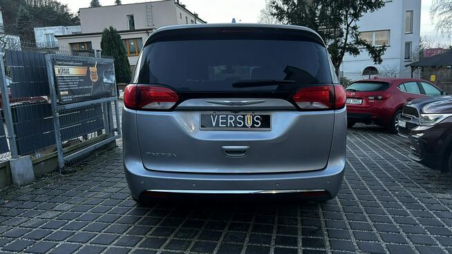 Chrysler Pacifica Limited - Doskonały Minivan dla Wymagających Rodzin