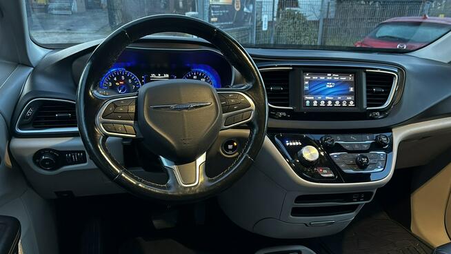 Chrysler Pacifica Limited - Doskonały Minivan dla Wymagających Rodzin