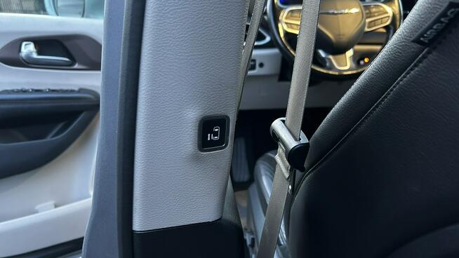 Chrysler Pacifica Limited - Doskonały Minivan dla Wymagających Rodzin