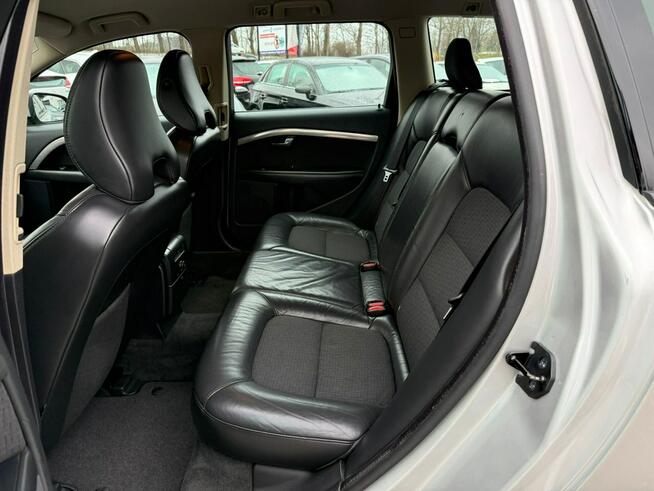 Zadbane Volvo, Pół skóry, klima