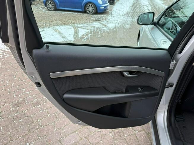 Zadbane Volvo, Pół skóry, klima