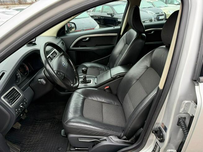 Zadbane Volvo, Pół skóry, klima