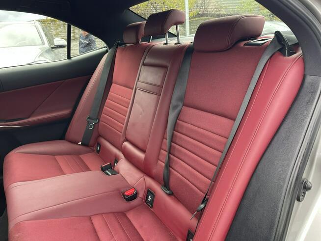 IS300H F Sport Automat Podgrzewanie Skóra Kamera 220KM