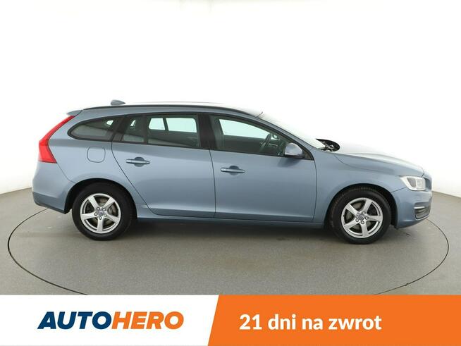 Volvo V60 2.0D Automat Business Navi Tempomat Grzane Fotele BiXenon Kamera PDC