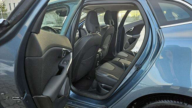 Volvo V40 1,6 HDi 115Km Ledy Skóra Digital Navi Mały Przebieg Full Opcja