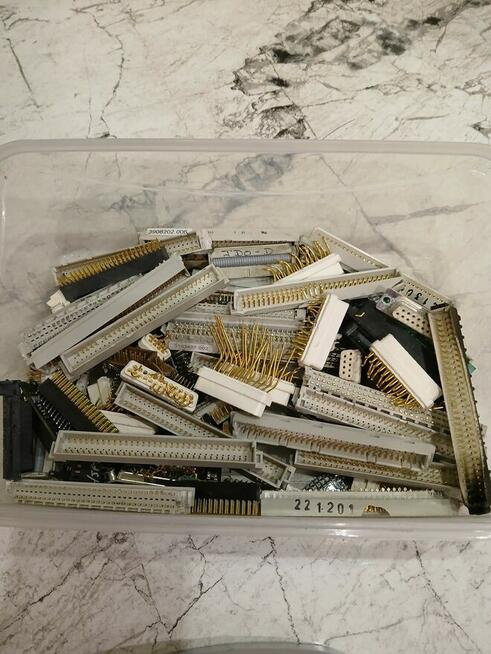 Sprzedam podzespoły.